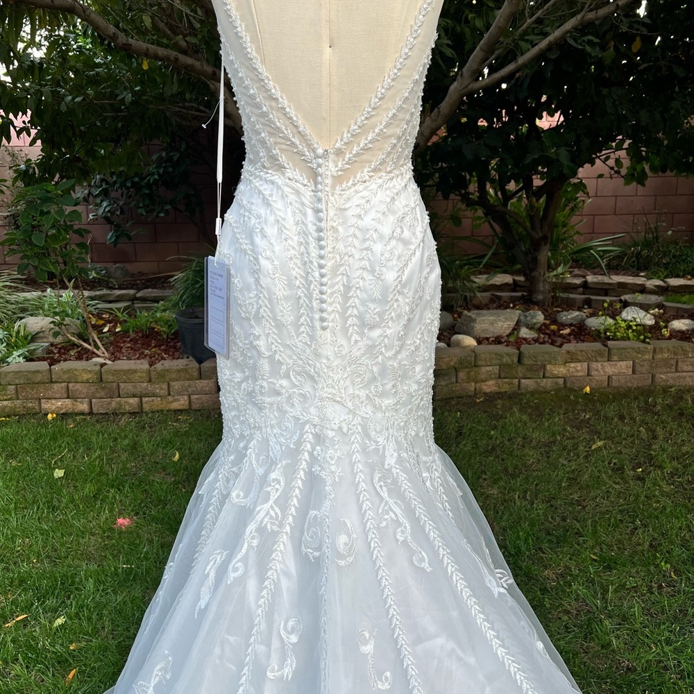 Beautiful Beaded Wedding Gown Like-New - Picture 11 of 13